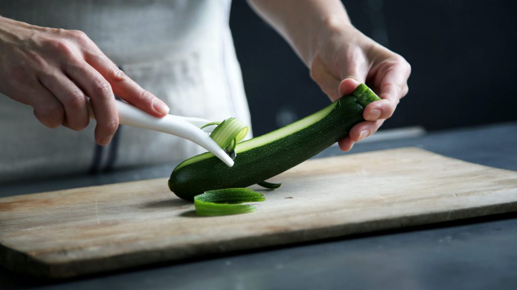 6 Ways to Reduce Food Waste At Home and Work